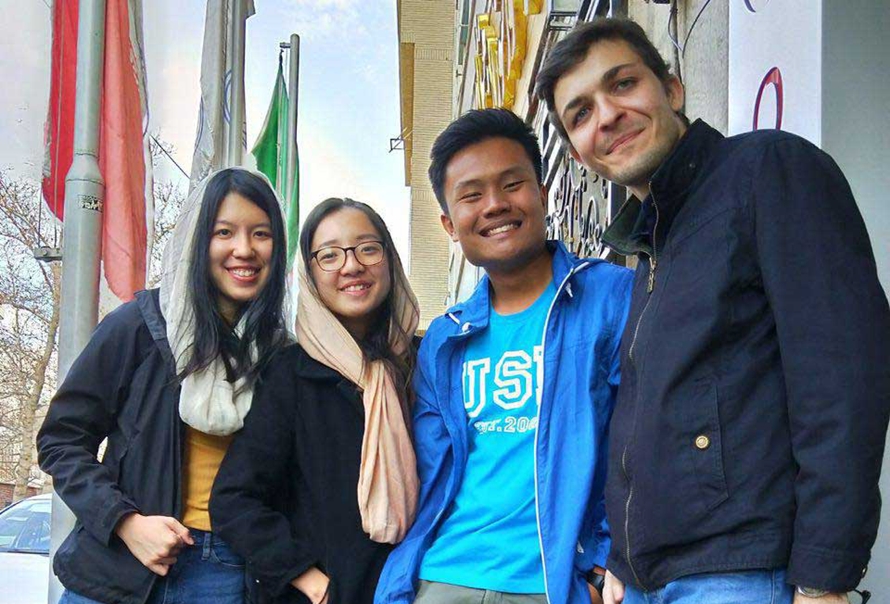 Iranians-Living-in-Singapore.jpg