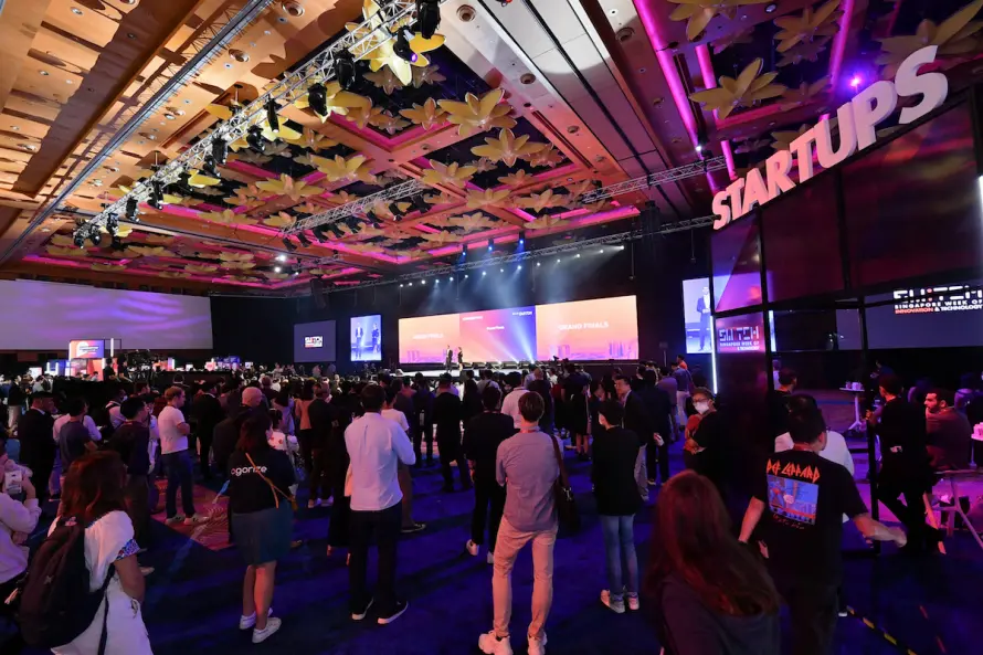 marina-bay-sands-expo-convention-centre-during-a-tech-event.webp
