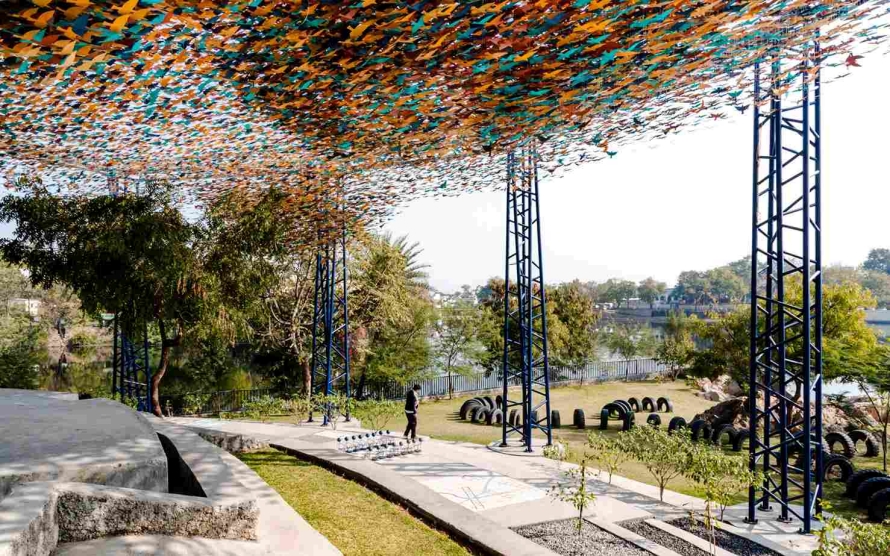 batch_Forest-Canopy-Installation-Using-Waste-Materials.jpg